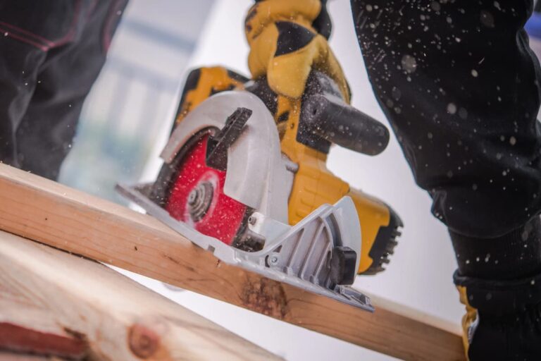 Ръчни циркуляри: От груби работи до фини детайли
